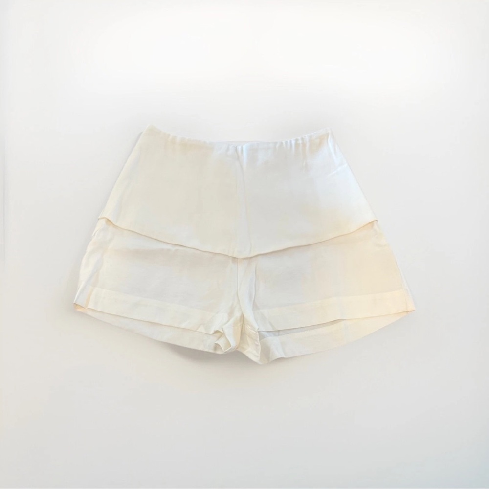 Brand New Hering Elegant White Women's Shorts/ Skirt Size 8